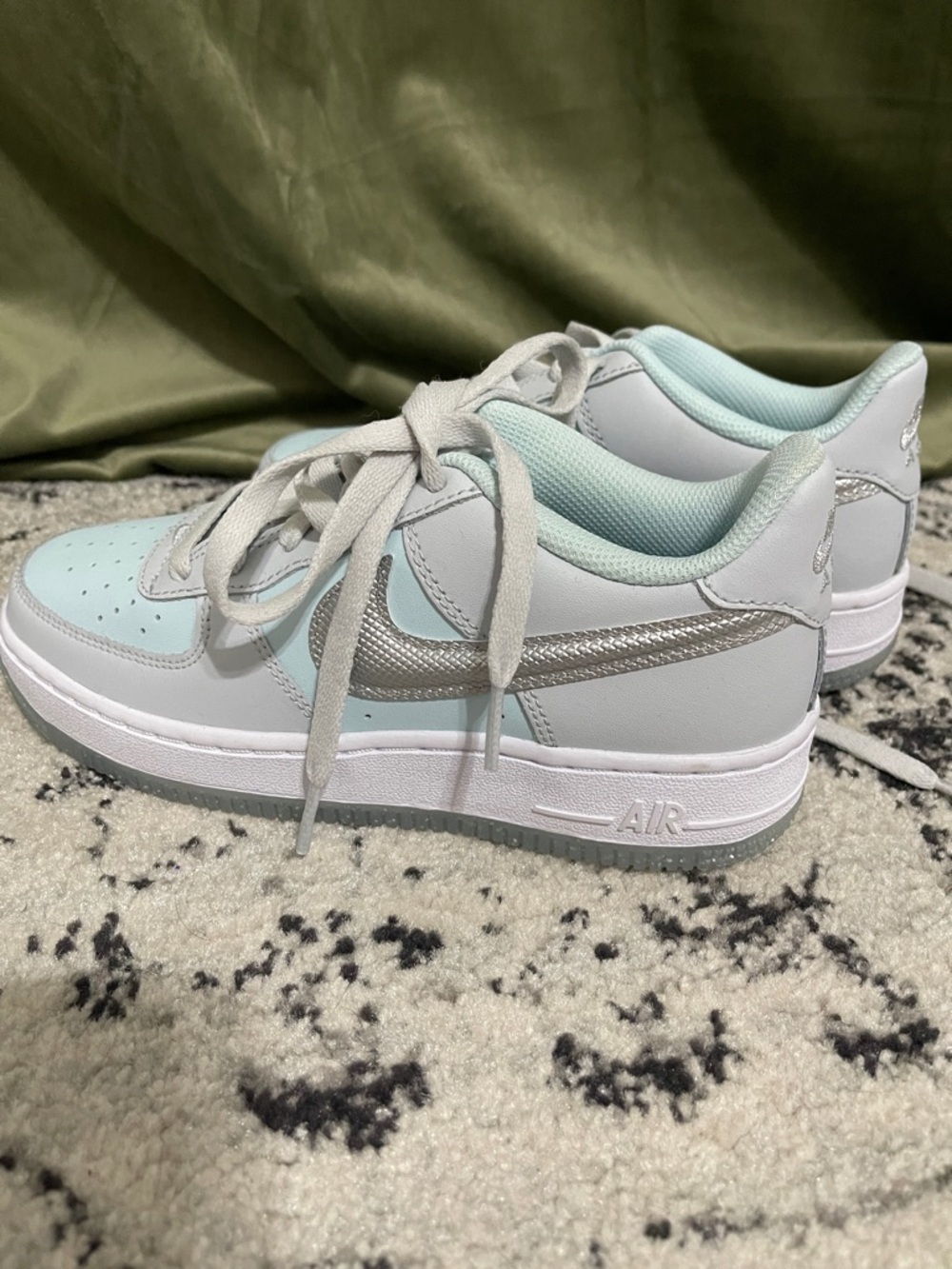 Nike Low-Top Sneakers in Light Mint, White & Silver